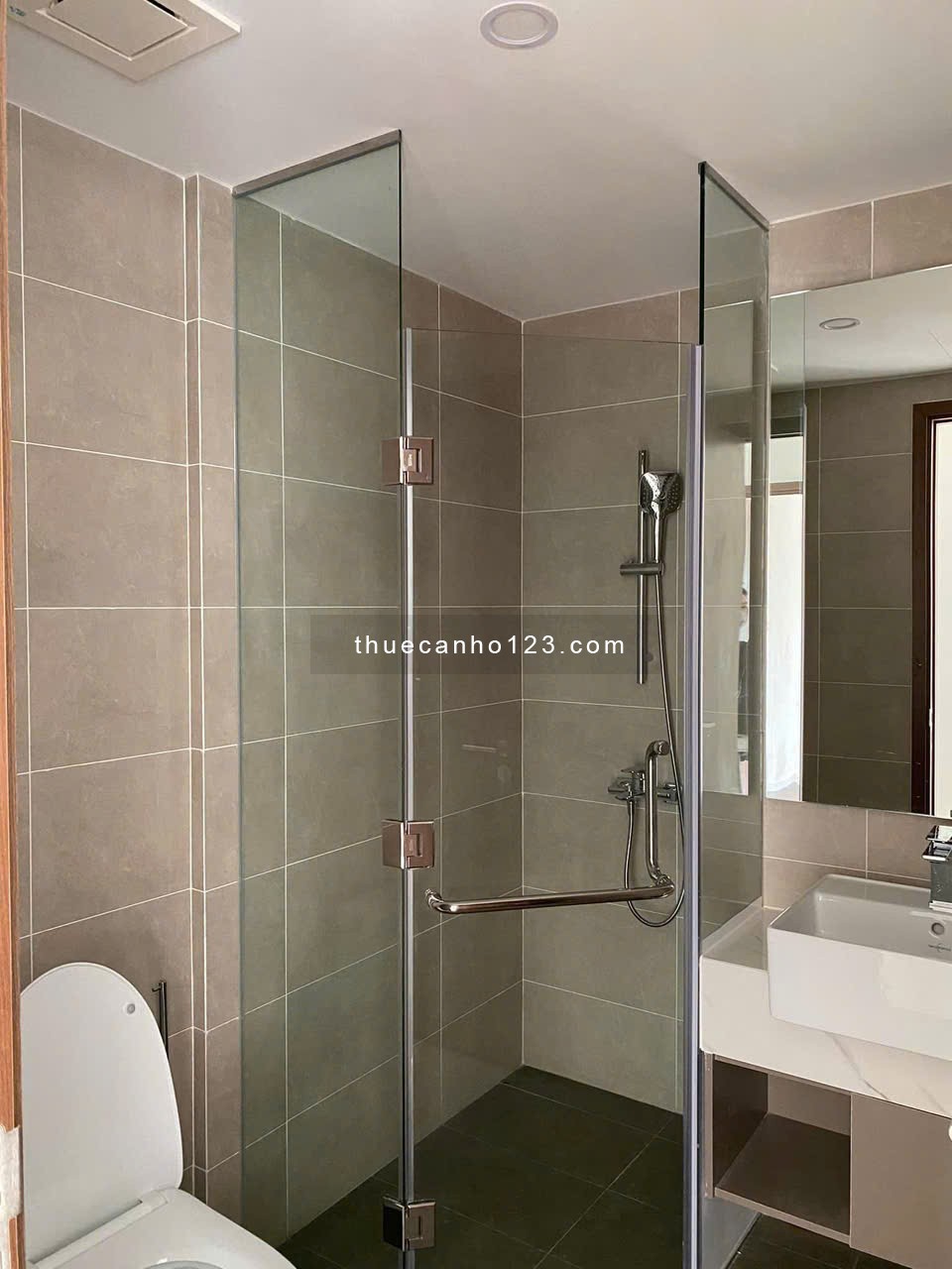 Chung cư Hà Đô, Nguyễn Công Văn, GV: 2p ngủ, nội thất, 75m2, 12triệu