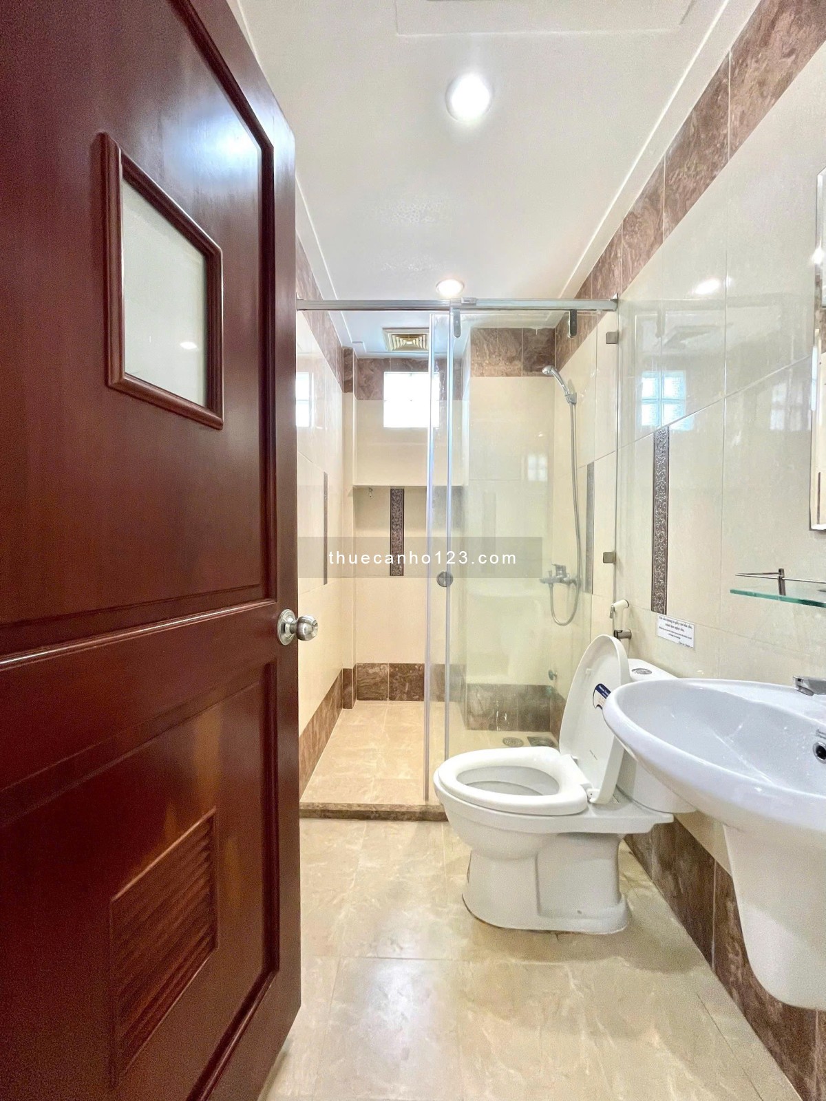 Cho thuê studio vách kính tách bếp full nội thất nhiều ánh sáng tự nhiên ngay Nguyễn Cửu Vân