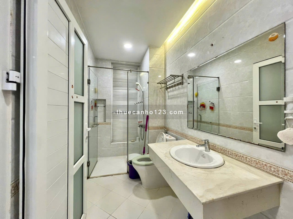 Cho thuê studio ban công view Landmark 81 siêu đẹp ngay Nguyễn Hữu Cảnh mặt tiền gần cầu Thủ Thiêm