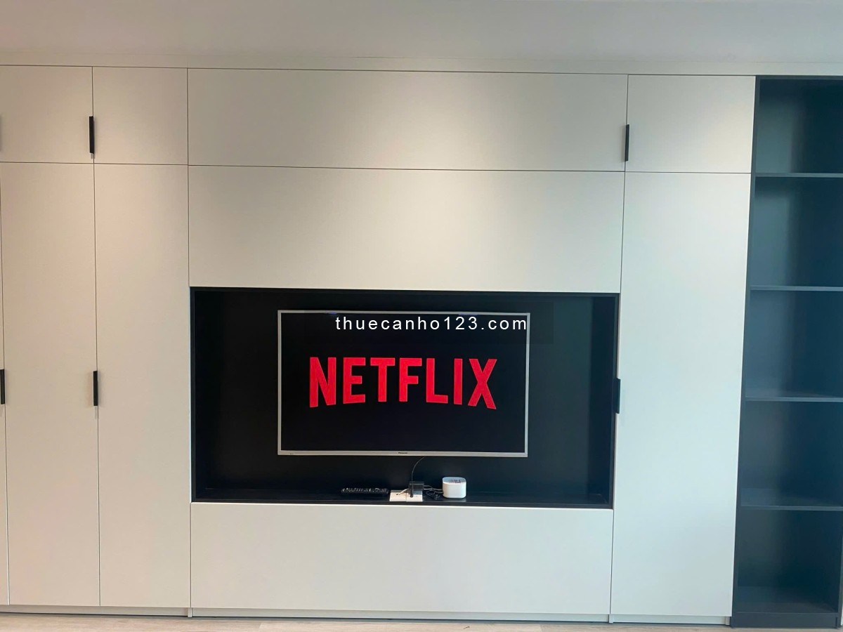 Căn hộ studio full nội thất luxury view kính trực diện Landmark 81 nằm trên trục đường trung tâm SG