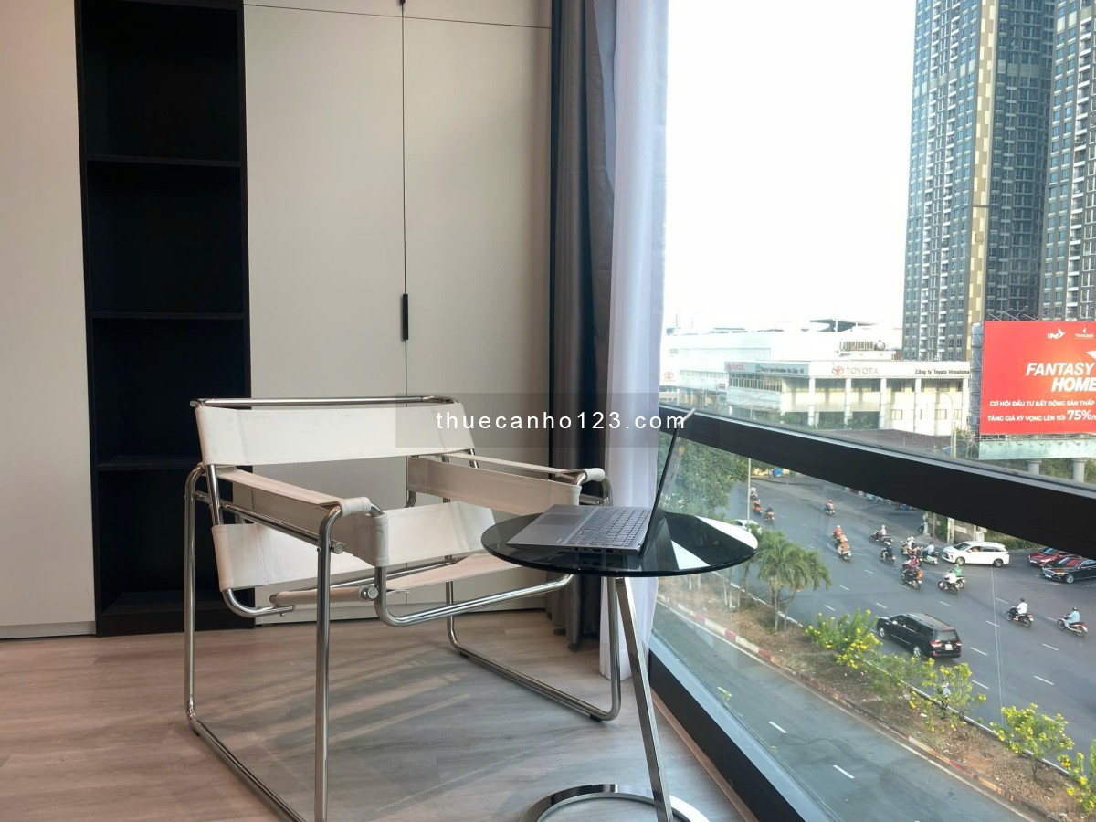 Căn hộ studio full nội thất luxury view kính trực diện Landmark 81 nằm trên trục đường trung tâm SG