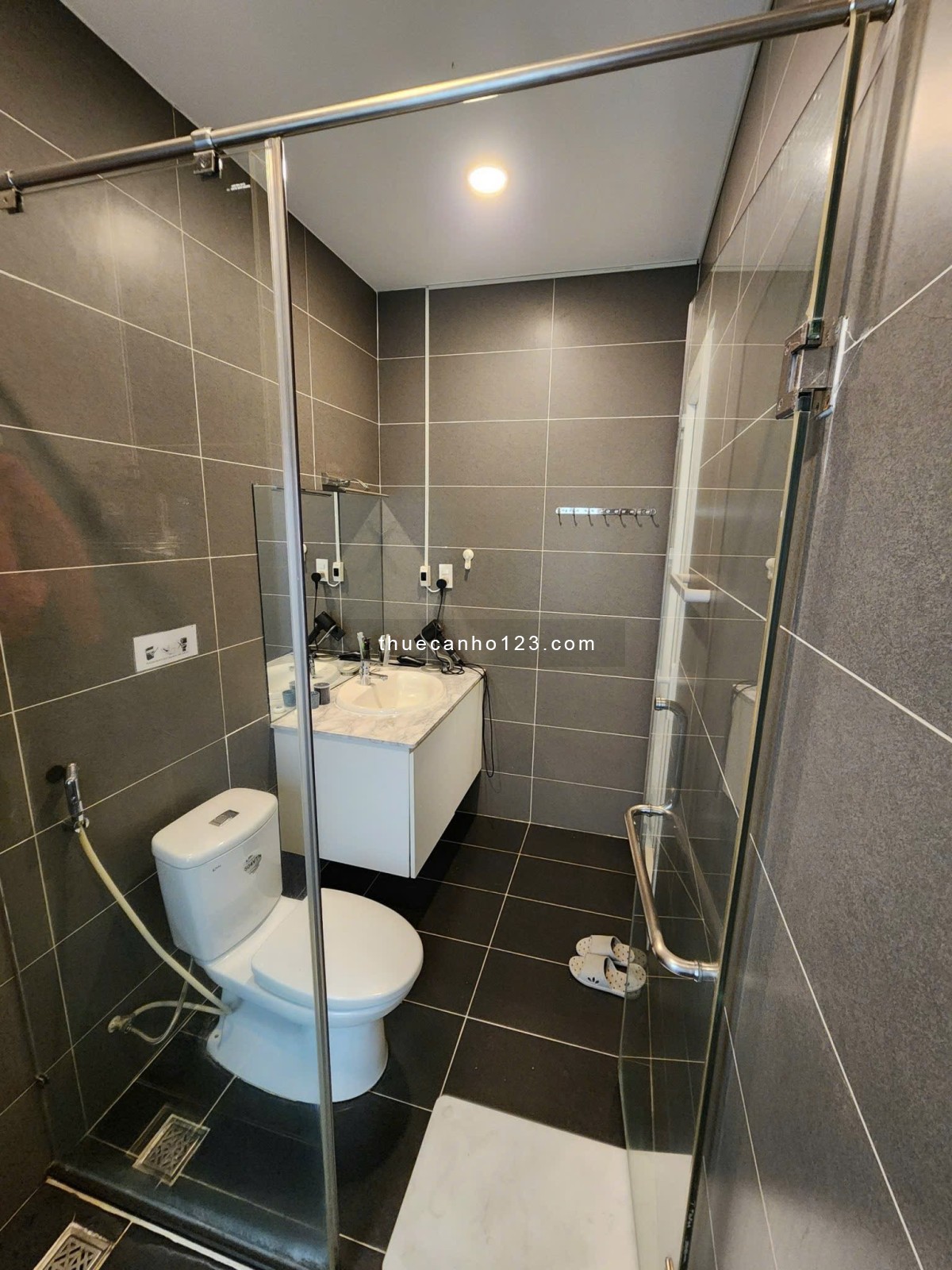 Trống Lại Căn Hộ 1PN Ban Công View Bờ Kè Trường Sa - Full NT Hiện Đại , Khu Dân Cư Yên Tĩnh