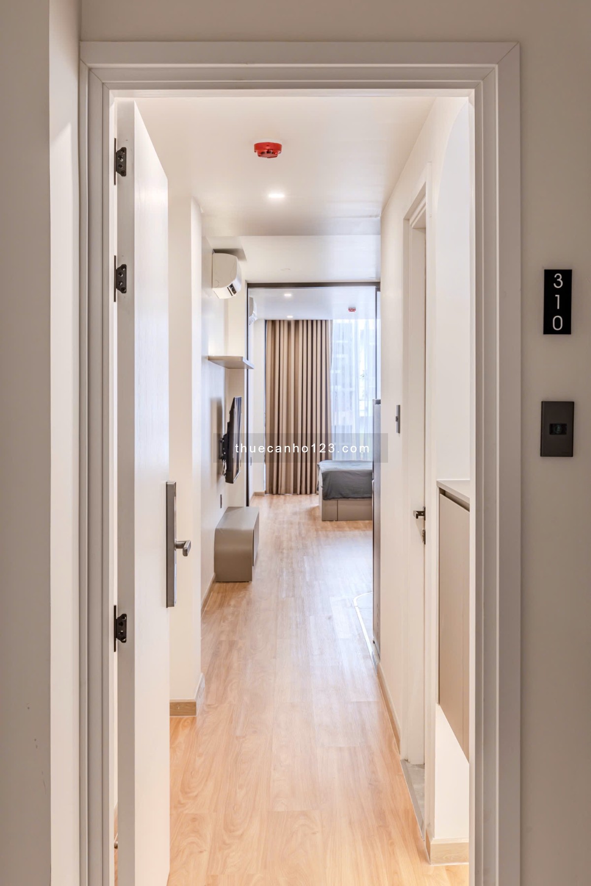 Cho thuê căn hộ hiện đại, sang trọng Q1- 1PN tách bếp -Ban công lớn - gần chợ Bến Thành,cầu Calmette