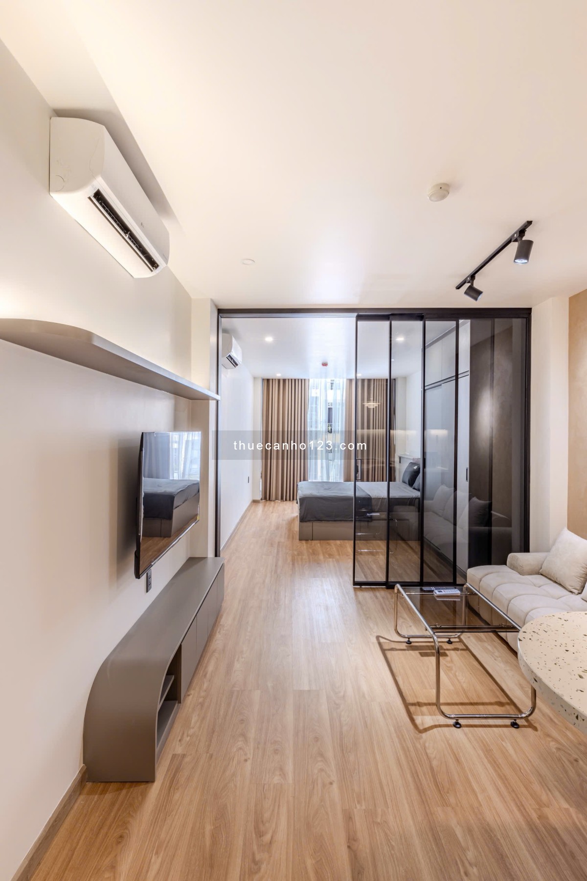 Cho thuê căn hộ hiện đại, sang trọng Q1- 1PN tách bếp -Ban công lớn - gần chợ Bến Thành,cầu Calmette