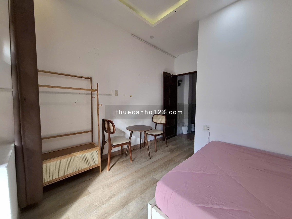 Phòng ban công full nội thất khu Tân Định ngay Quận 3 — Quận 1