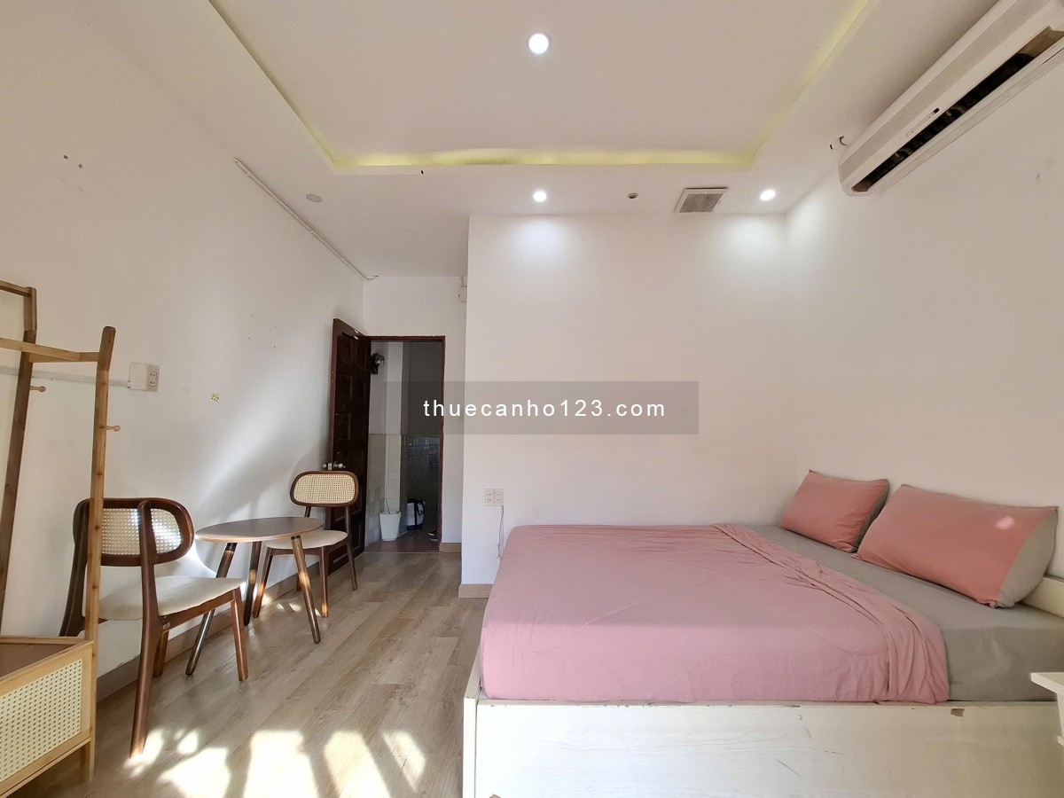 Phòng ban công full nội thất khu Tân Định ngay Quận 3 — Quận 1