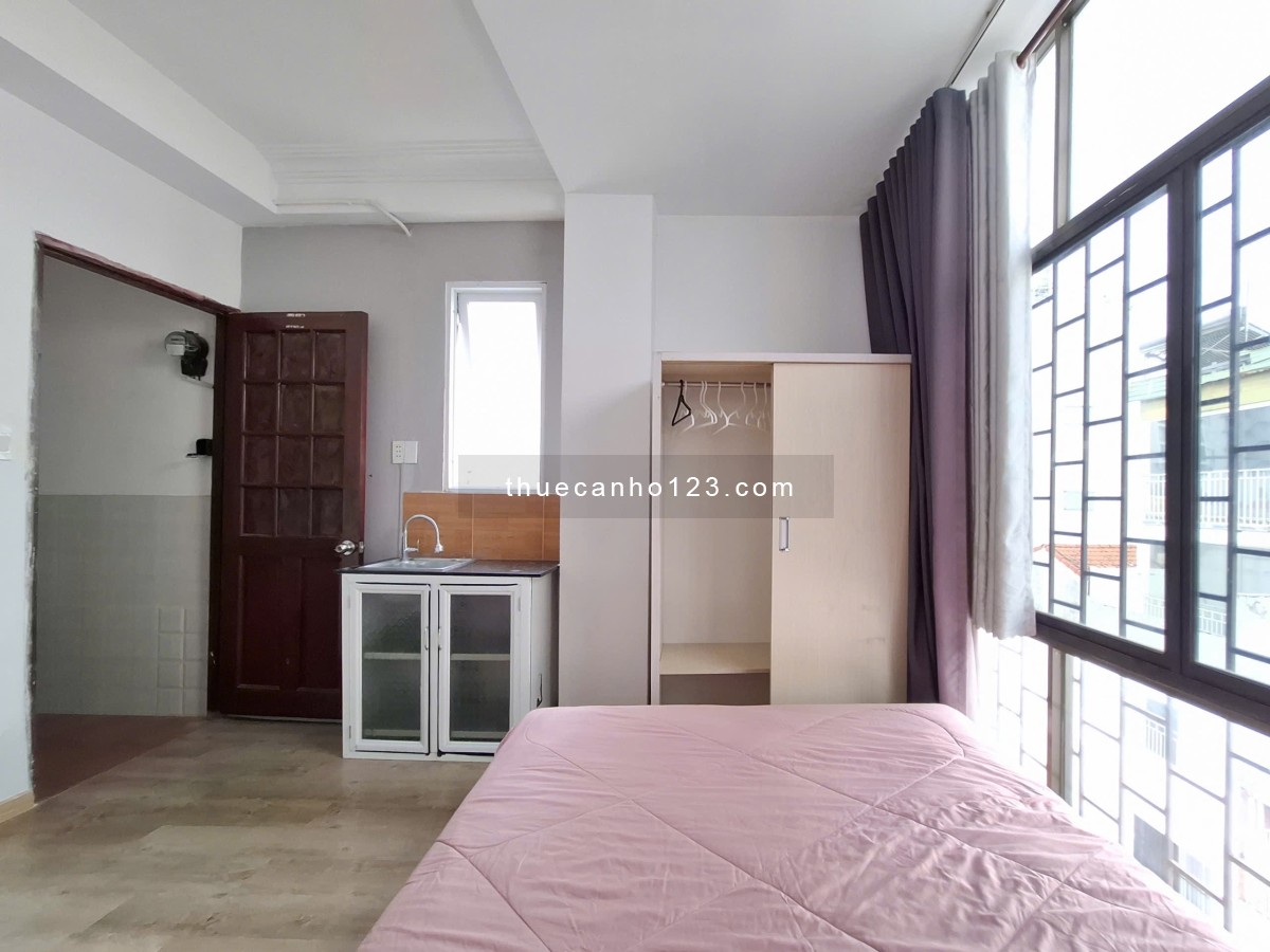 Phòng ban công full nội thất khu Tân Định ngay Quận 3 — Quận 1