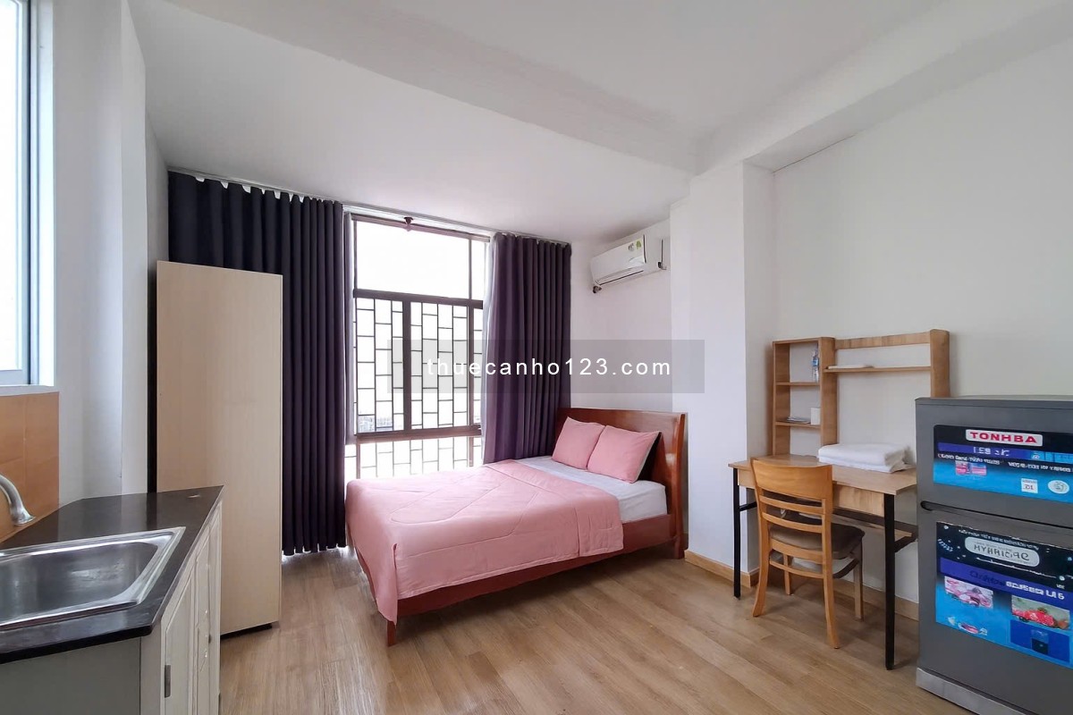 Phòng ban công full nội thất khu Tân Định ngay Quận 3 — Quận 1