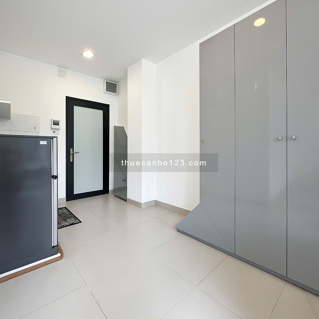 Cho thuê căn hộ phòng lớn 40m2 ngay Landmark 81, thuận tiện qua cầu Bason - Hầm xe thang máy