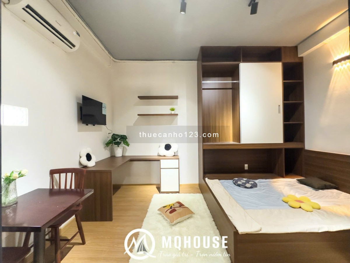 Khách đổi lịch bay nên cần pass gấp Hoàng Sa - Quận 1 - Phòng siêu chill