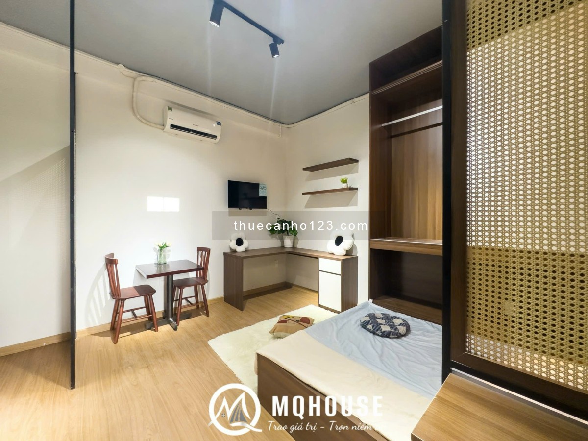 Khách đổi lịch bay nên cần pass gấp Hoàng Sa - Quận 1 - Phòng siêu chill