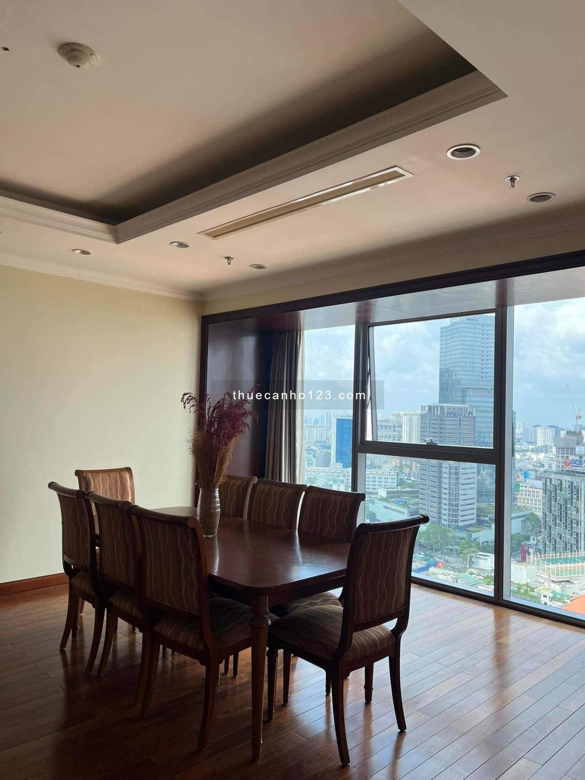 ĐẲNG CẤP SỐNG GIỮA LÒNG SÀI GÒN Vincom Đồng Khởi – 72 Lê Thánh Tôn, P. Bến Nghé, Quận 1