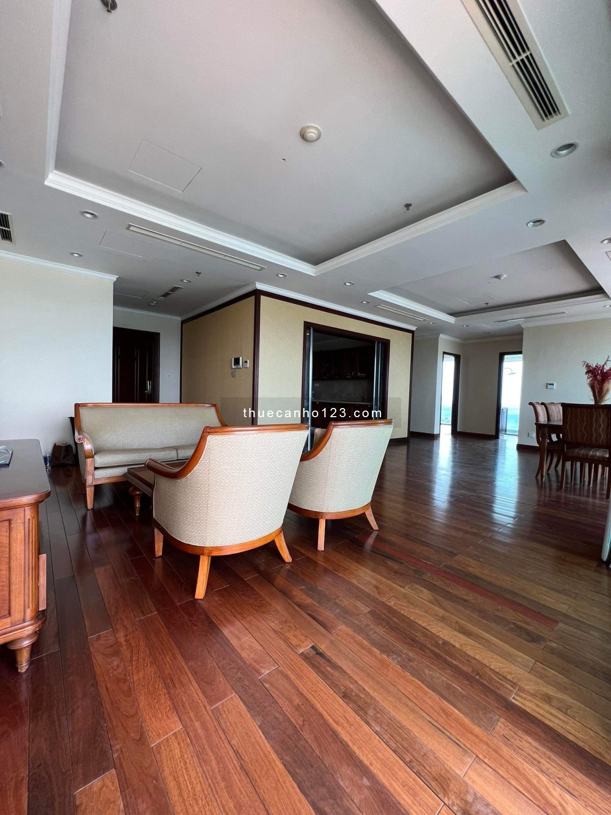 ĐẲNG CẤP SỐNG GIỮA LÒNG SÀI GÒN Vincom Đồng Khởi – 72 Lê Thánh Tôn, P. Bến Nghé, Quận 1