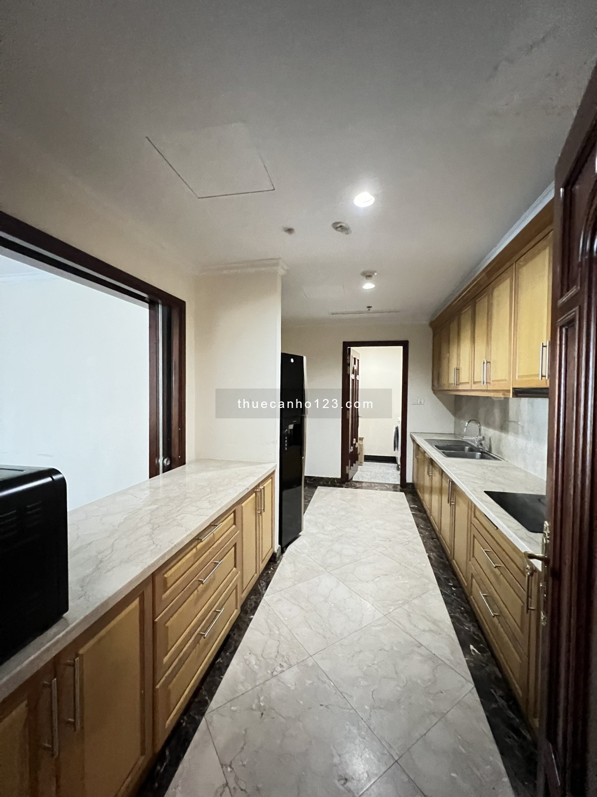 ĐẲNG CẤP SỐNG GIỮA LÒNG SÀI GÒN Vincom Đồng Khởi – 72 Lê Thánh Tôn, P. Bến Nghé, Quận 1