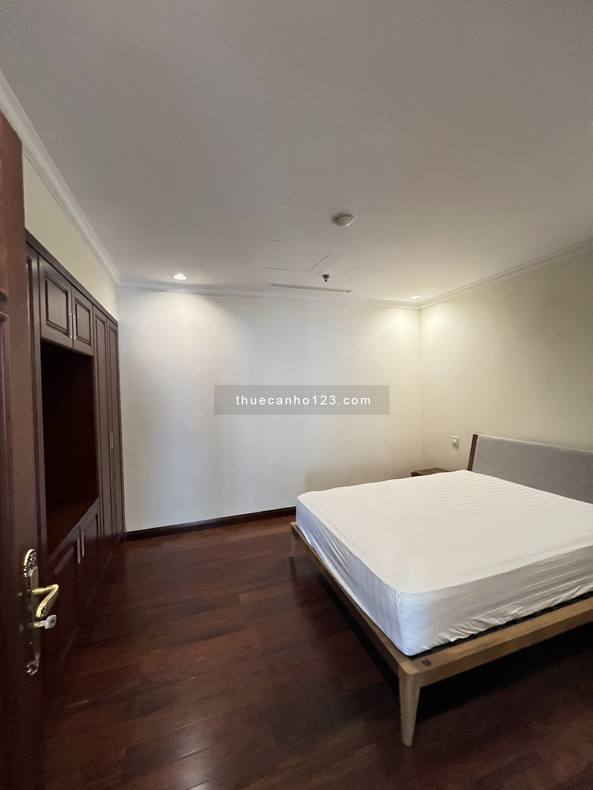 ĐẲNG CẤP SỐNG GIỮA LÒNG SÀI GÒN Vincom Đồng Khởi – 72 Lê Thánh Tôn, P. Bến Nghé, Quận 1