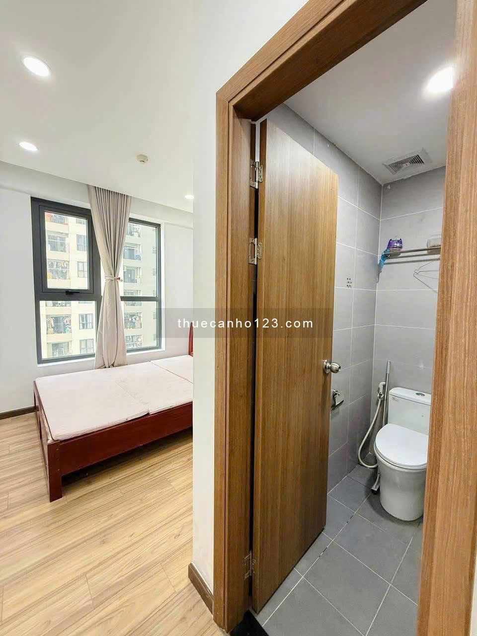 Cao ốc Phú Nhuận, 20 Hoàng Minh Giám, PN: 80m2, 2p ngủ,Nt, 12tr/th