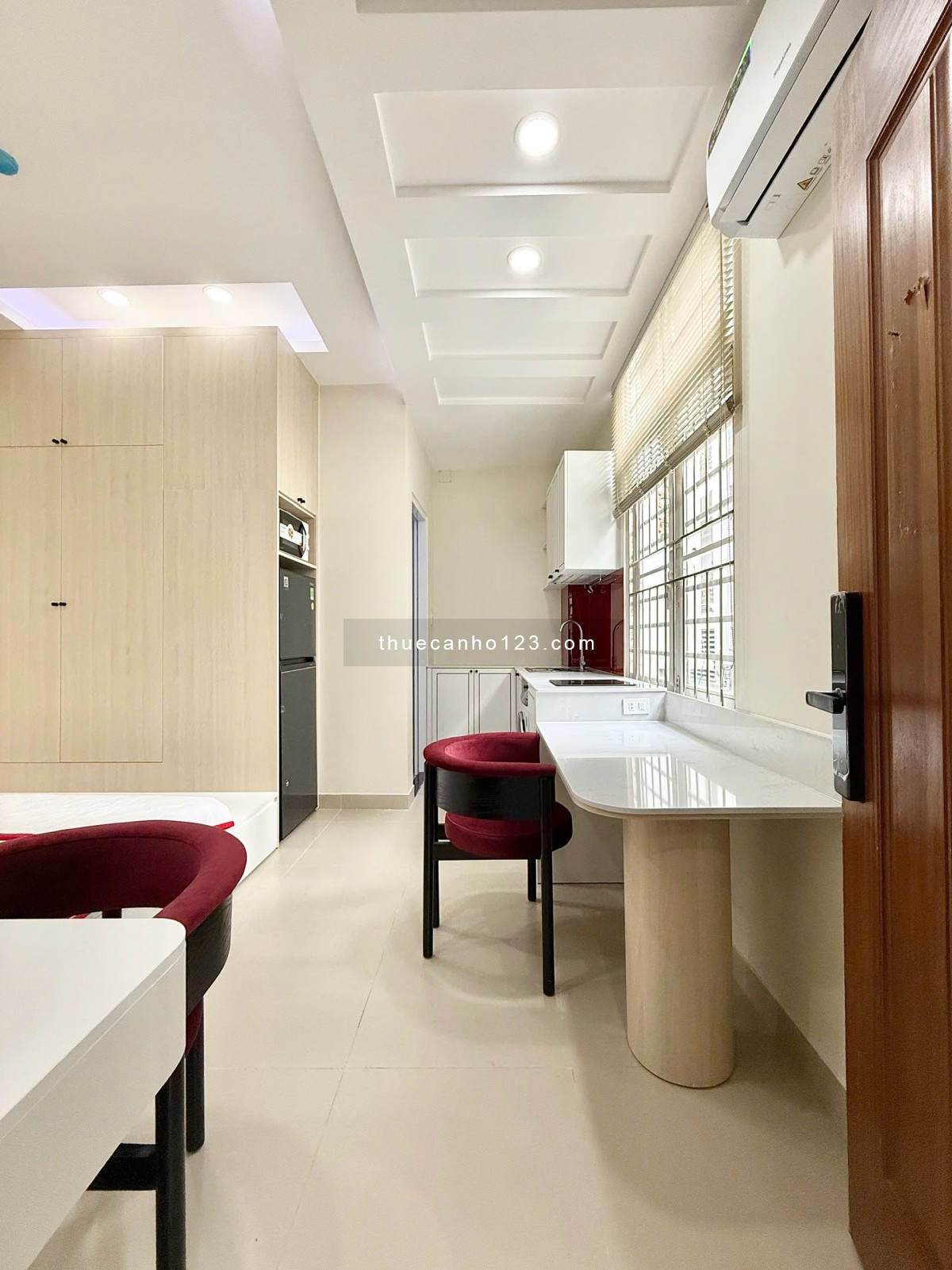 Cho thuê phòng trọ 1PN tách bếp, cửa sổ, Phú Hữu, Quận 5, máy giặt riêng, cửa sổ lớn