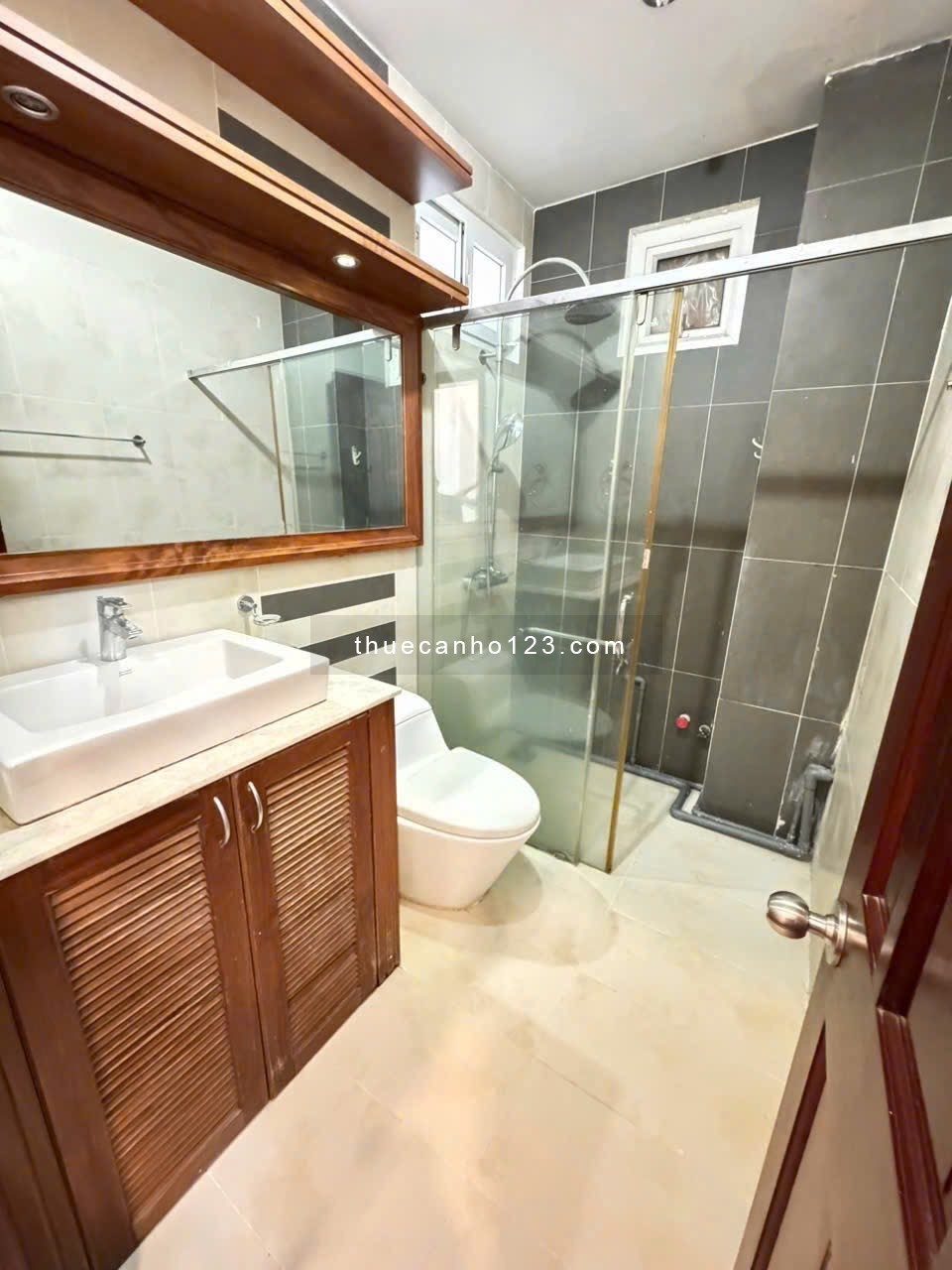 Căn hộ studio cửa sổ lớn cho thuê Q1 gần Bùi Viện, Pull Man, Takashimaya, phố Nguyễn Huệ, Vincom