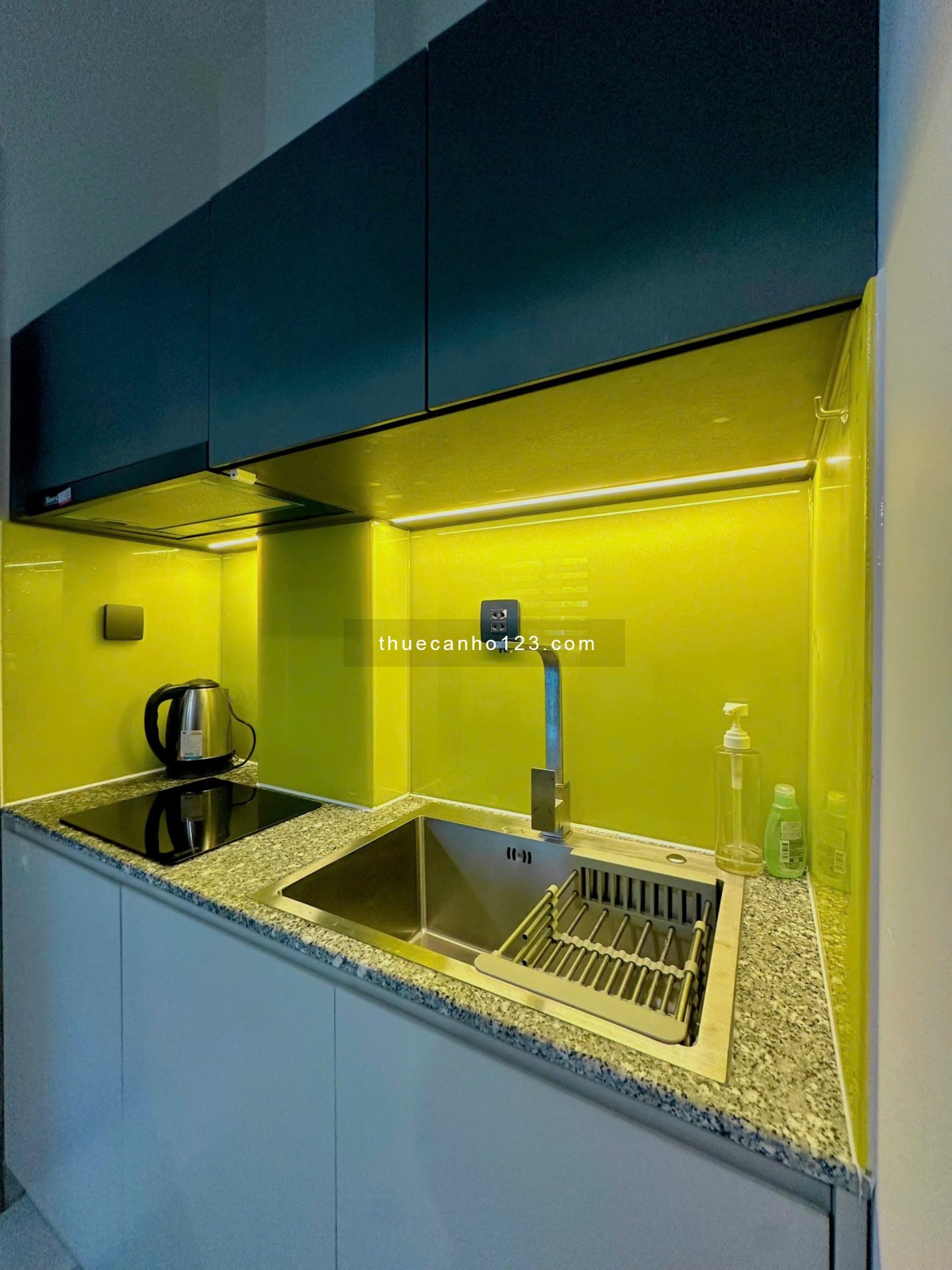 Căn Hộ Cho Thuê Full Nội Thất Ngay Nguyễn Khoái Quận 4, Nhà Mới Thang Máy Cao Cấp