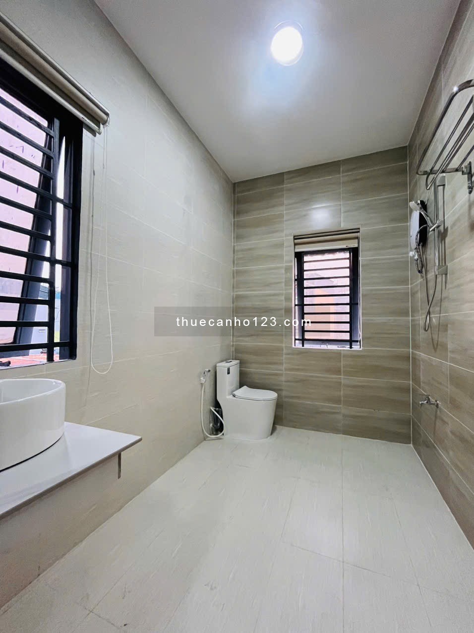 Căn hộ 1 phòng ngủ 40m2 bếp và WC riêng ban công lớn Lê Trực bình thạnh gần ĐH Văn Lang cơ sở 2
