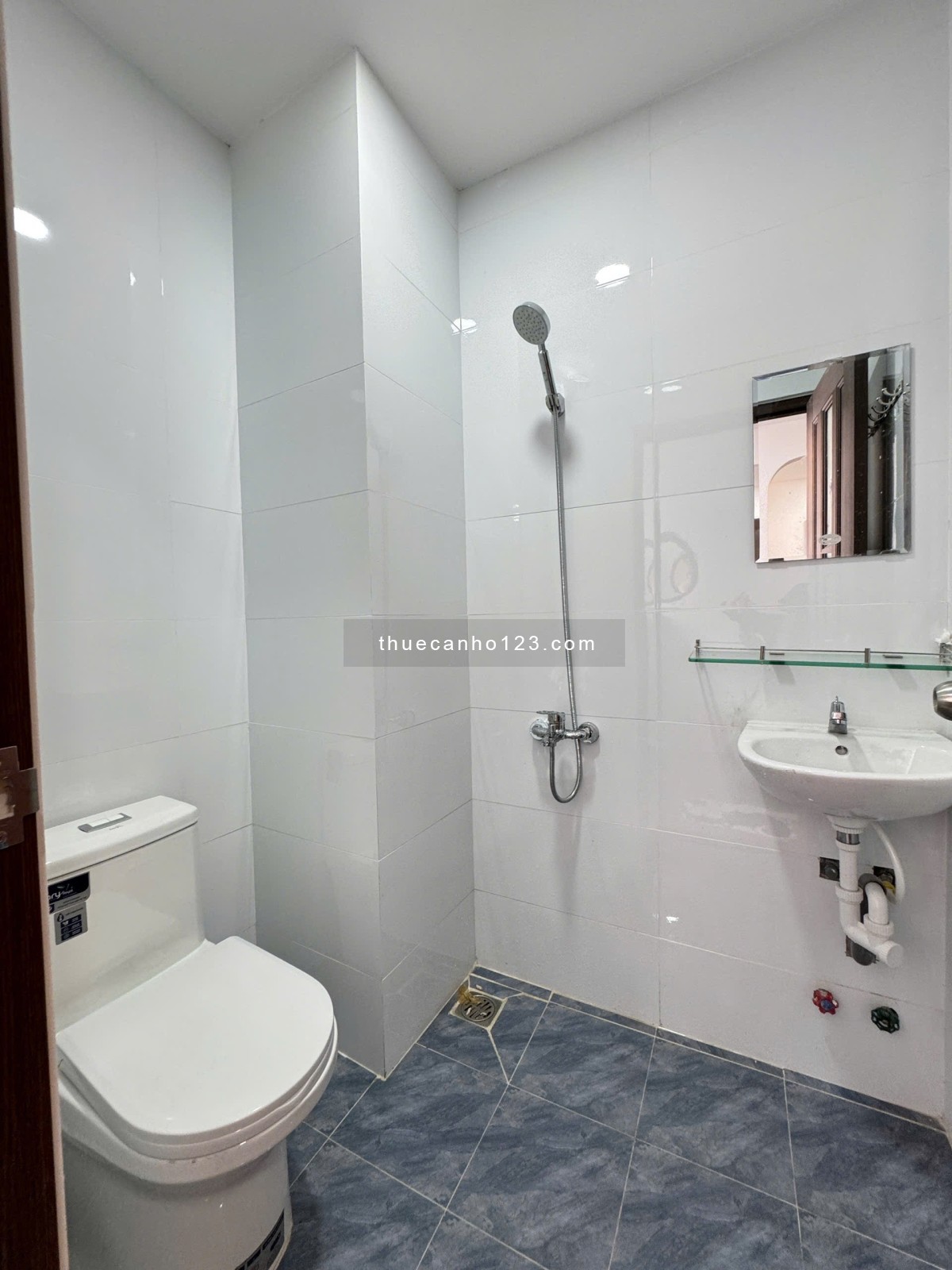 Căn hộ 1 phòng ngủ khoá phòng bằng vân tay Hồ Bá Kiện quận 10 gần chợ Hoà Hưng, cv Lê Thị Riêng