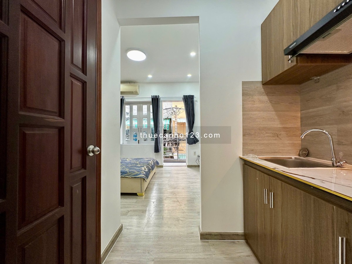 Cho thuê căn hộ Studio Tách bếp, Ban công, full nt Q1 gần cầu Ba Son, Bitexco, vòng xoay Mê Linh
