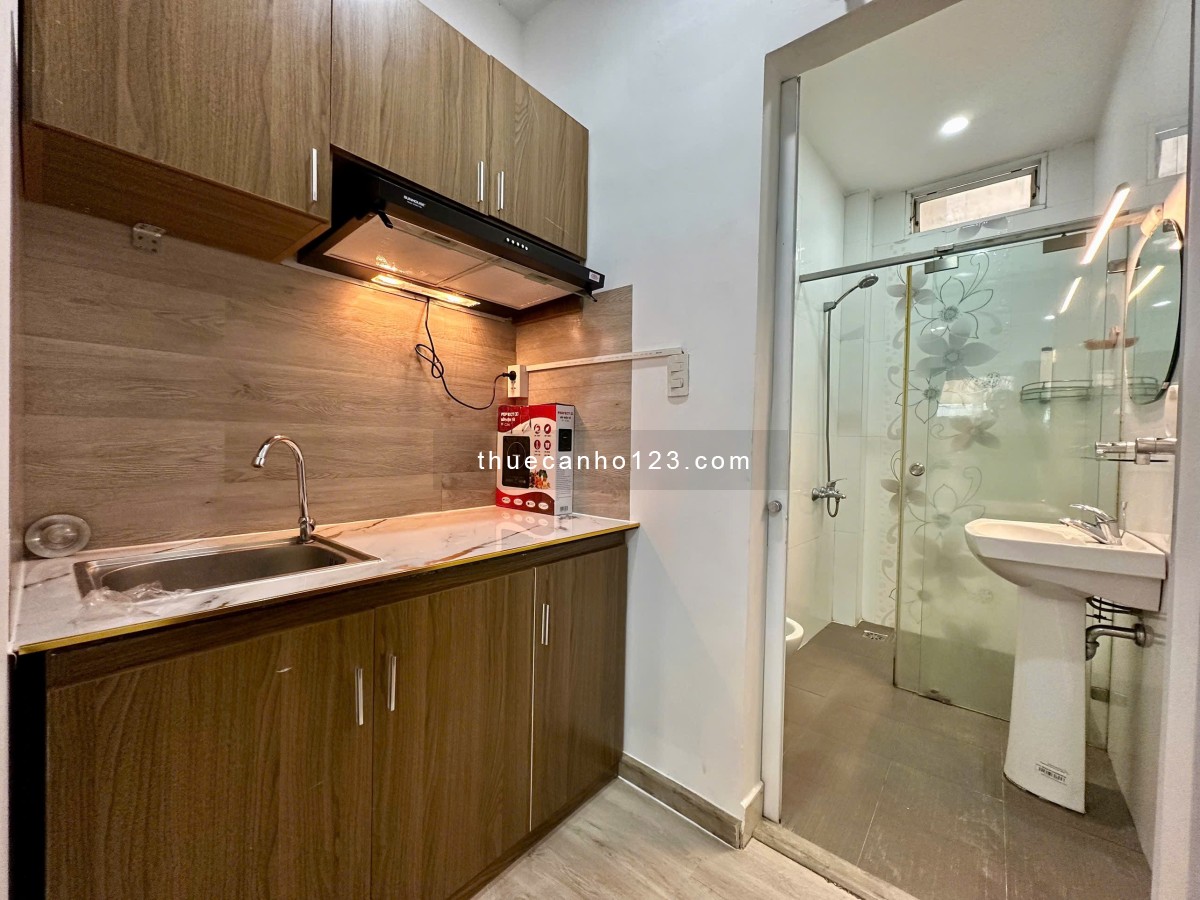 Cho thuê căn hộ Studio Tách bếp, Ban công, full nt Q1 gần cầu Ba Son, Bitexco, vòng xoay Mê Linh