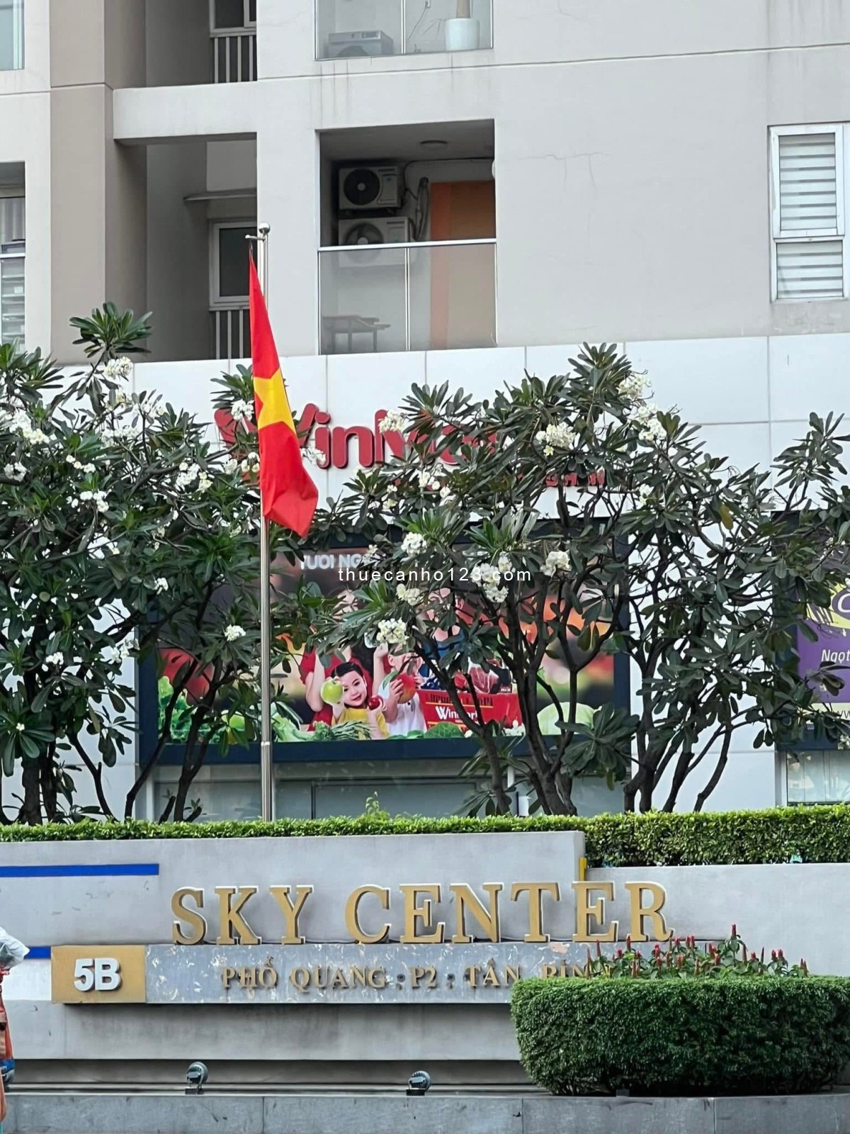 Cho thuê Sky Center Phổ Quang: 139m2, 3pn, 3wc, Nội thất đầy đủ, Giá thuê 25tr/th, ở liền