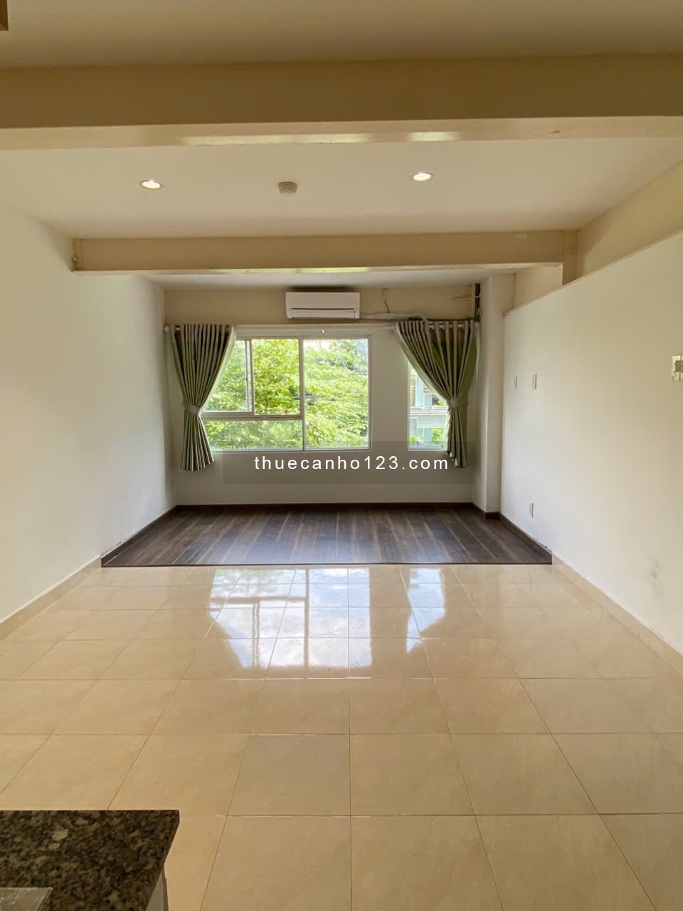 Cho thuê căn hộ nhận nhà ở ngay đối diênn E-Town Cộng Hoà full nội thất