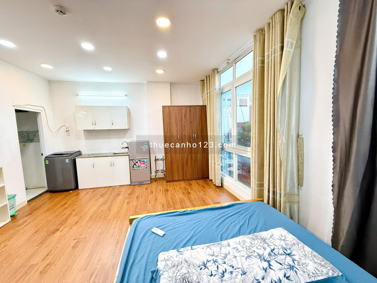 Studio cửa sổ lớn, full nội thất, máy giặt riêng - Trần Nhân Tôn Q10