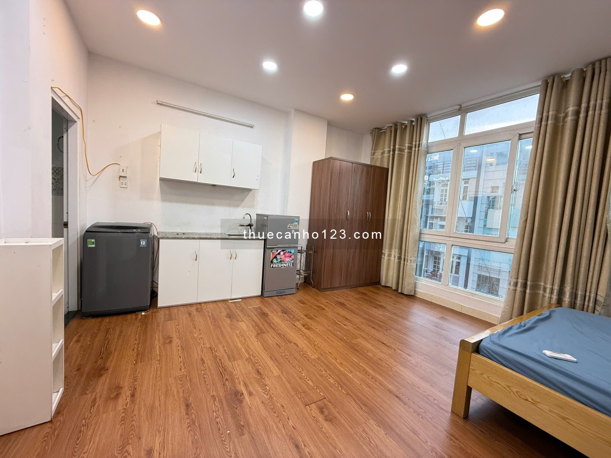 Studio cửa sổ lớn, full nội thất, máy giặt riêng - Trần Nhân Tôn Q10