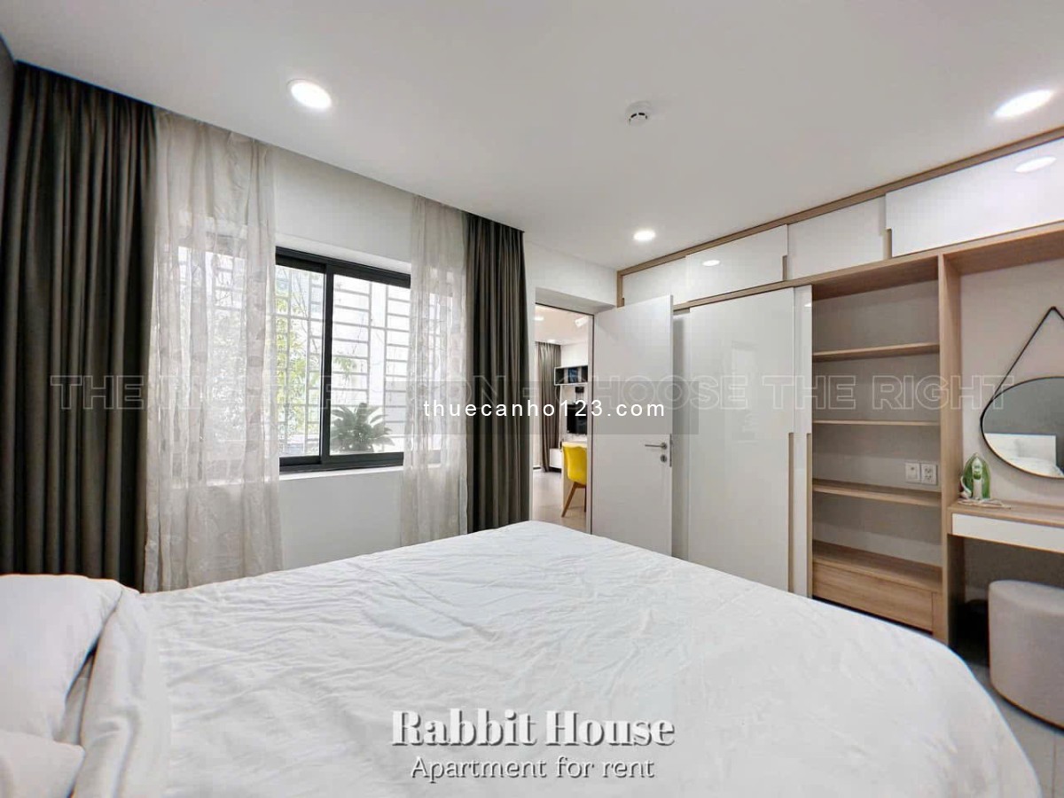Cho Thuê Căn Hộ 1 Phòng Ngủ Ban Công Full Nội Thất Ngay Vòng Xoay Cống Quỳnh, Bùi Viện, Quốc Thanh