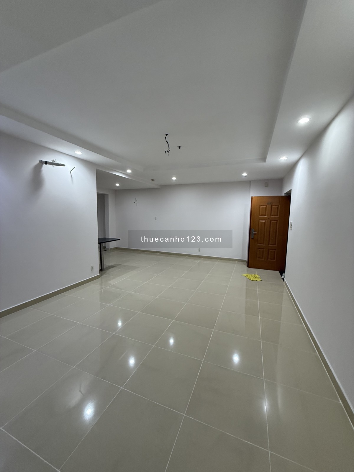 Chính chủ cho thuê căn hộ Hưng Phát 1, 2pn, 2wc, nhà trống diện tích 83,7m2. Căn góc!