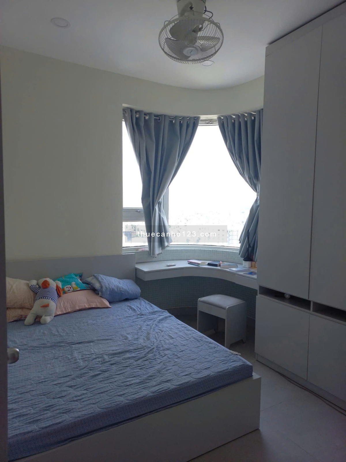 Chung cư Central Plaza, p3, Tân Bình: 77m2, 2PN, Tolet, Nội thất, 12tr5/th.