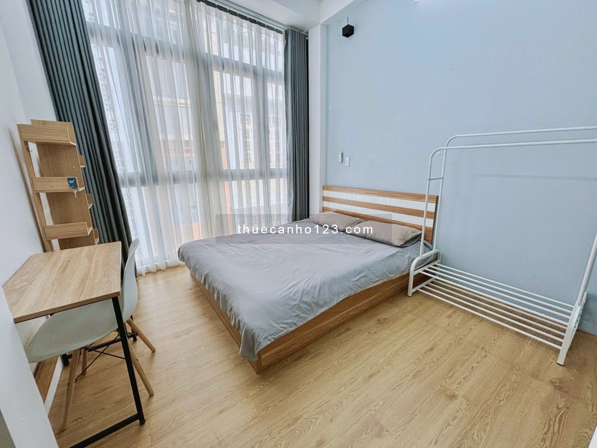 Cho thuê căn hộ dịch vụ có cửa sổ lớn, thoáng mát, gần Ga Sài Gòn, Công viên Lê Thị Riêng và chợ HH