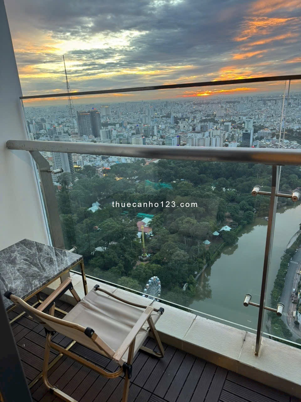 Cho thuê 3 PN 2WC 2Bancon Vinhomes Golden River (Ba Son ), Quận 1, HCM