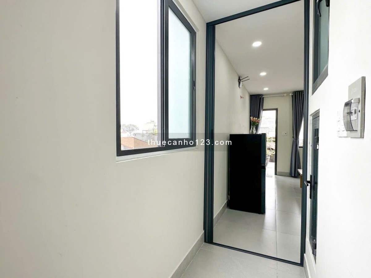 Cho thuê căn hộ 1PN 50m2 ban công sân vườn Máy giặt riêng Full Nội Thất trên đường Lê Văn Sỹ Quận 3