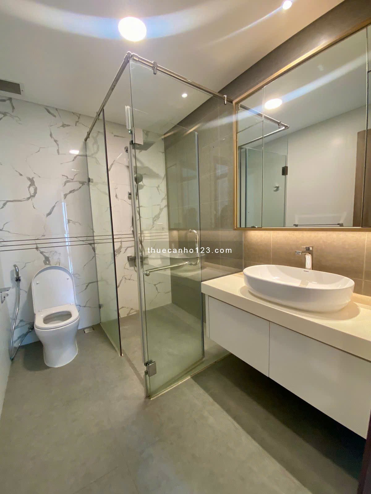 Cho thuê Sunwal Pearl 2 phòng ngủ view sông.