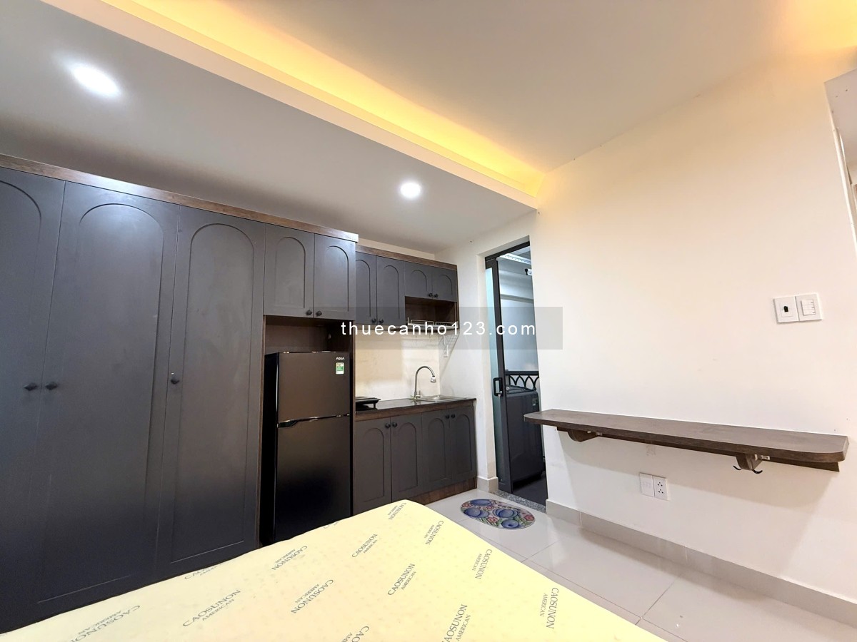 Cho thuê căn hộ Studio full nội thất máy giặt riêng – Ban công giếng trời – Tại Quận 10