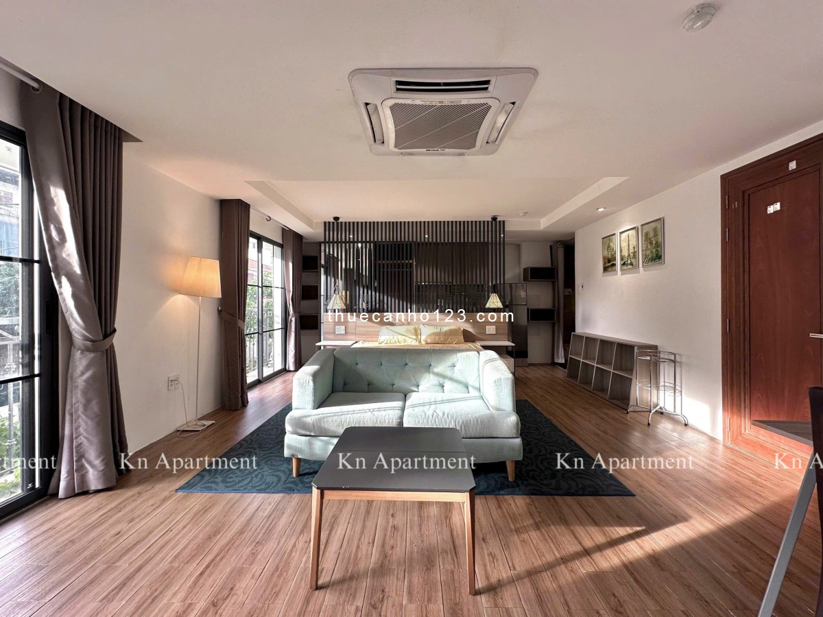 Căn hộ Luxury tách bếp, balcon/cửa sổ lớn, 40m², ngay công viên Lê Thị Riêng, CMT8 - Q3