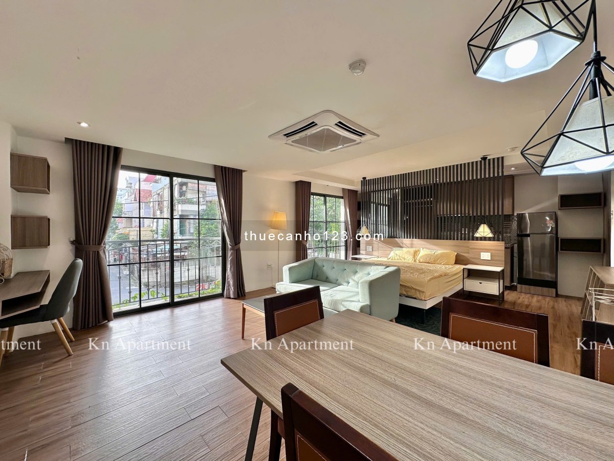 Căn hộ Luxury tách bếp, balcon/cửa sổ lớn, 40m², ngay công viên Lê Thị Riêng, CMT8 - Q3