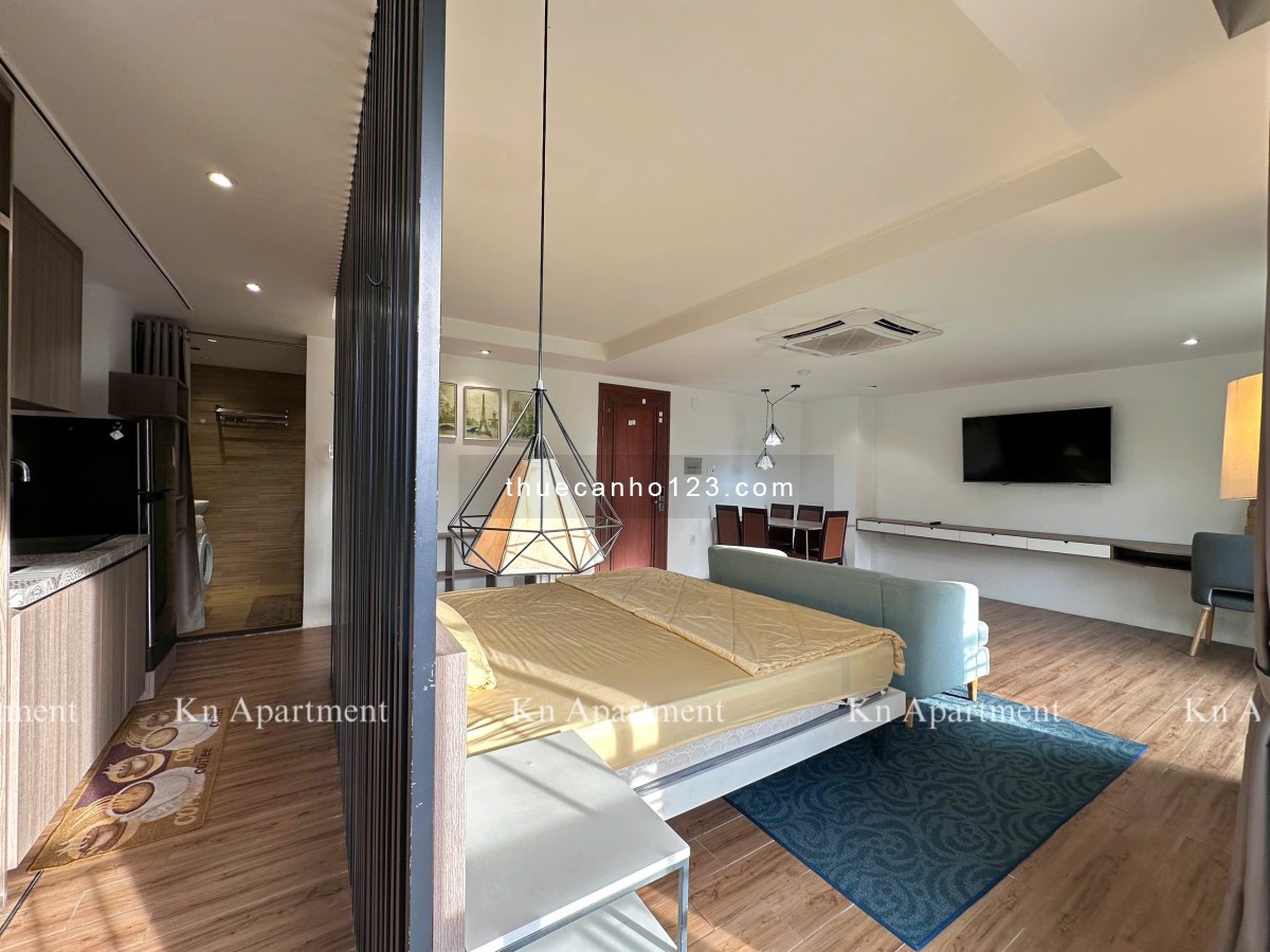 Căn hộ Luxury tách bếp, balcon/cửa sổ lớn, 40m², ngay công viên Lê Thị Riêng, CMT8 - Q3