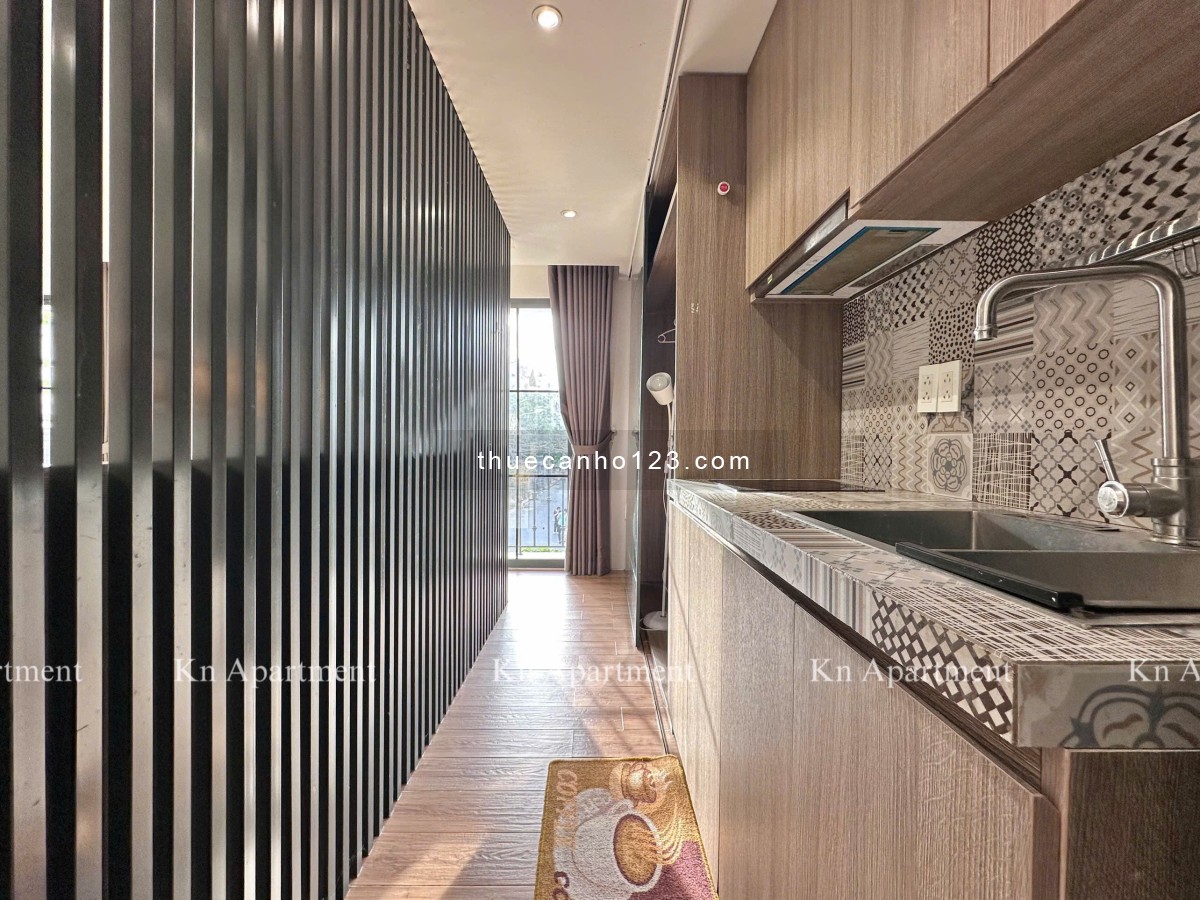 Căn hộ Luxury tách bếp, balcon/cửa sổ lớn, 40m², ngay công viên Lê Thị Riêng, CMT8 - Q3