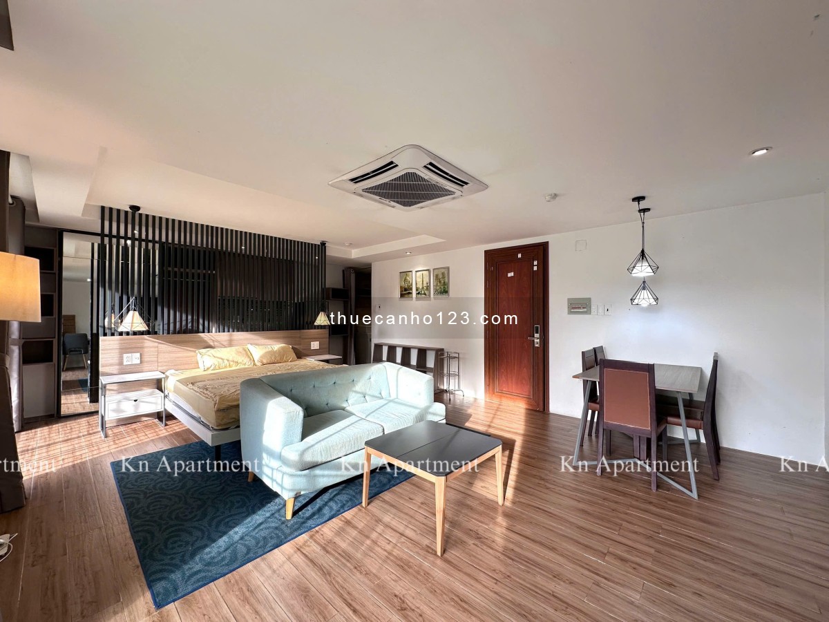 Căn hộ Luxury tách bếp, balcon/cửa sổ lớn, 40m², ngay công viên Lê Thị Riêng, CMT8 - Q3