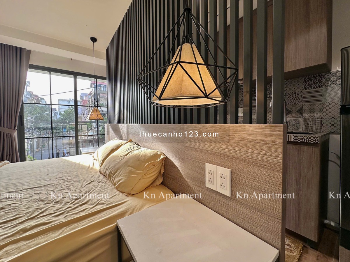 Căn hộ Luxury tách bếp, balcon/cửa sổ lớn, 40m², ngay công viên Lê Thị Riêng, CMT8 - Q3