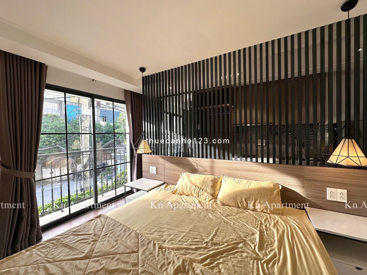 Căn hộ Luxury tách bếp, balcon/cửa sổ lớn, 40m², ngay công viên Lê Thị Riêng, CMT8 - Q3