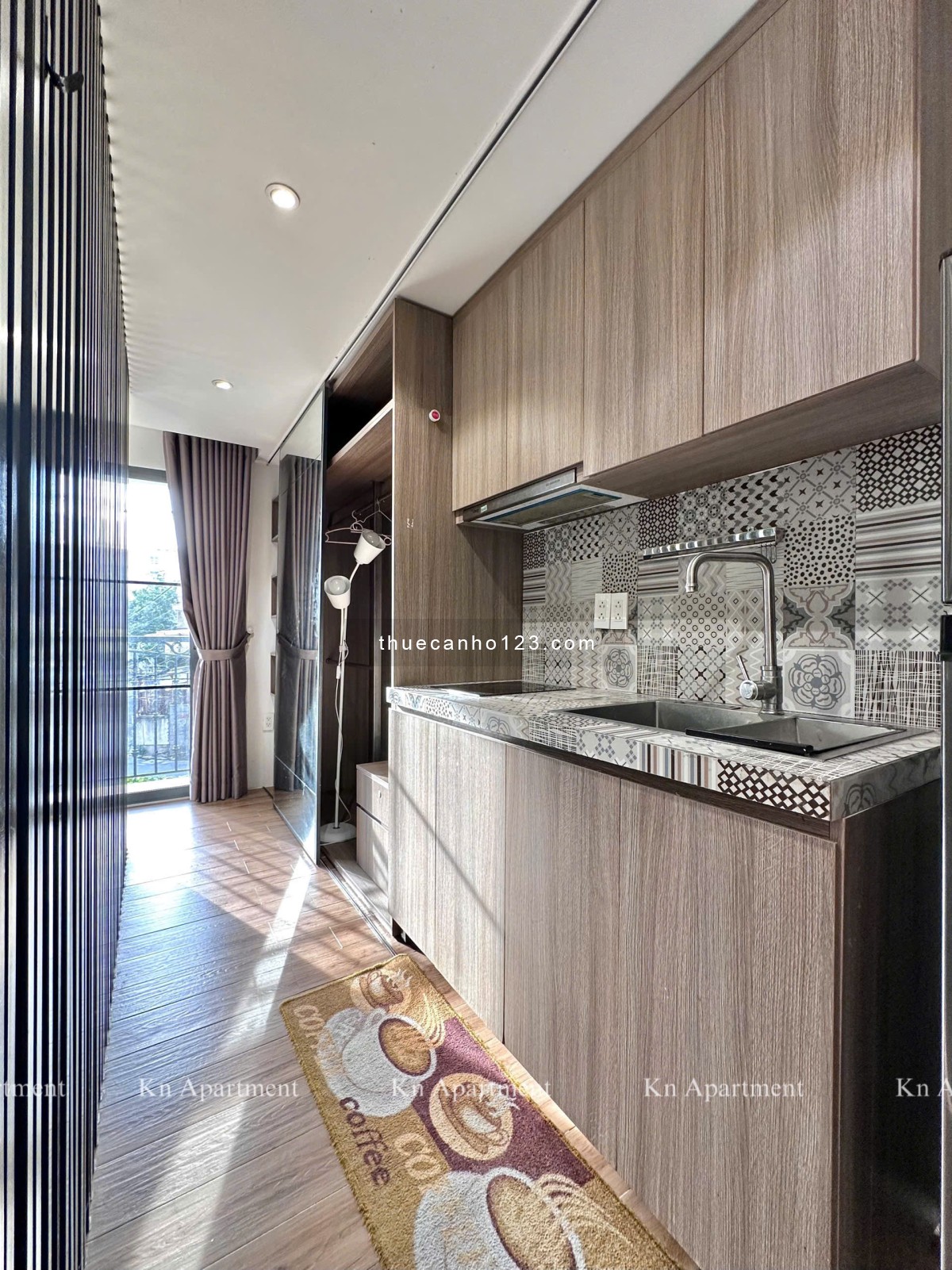 Căn hộ Luxury tách bếp, balcon/cửa sổ lớn, 40m², ngay công viên Lê Thị Riêng, CMT8 - Q3