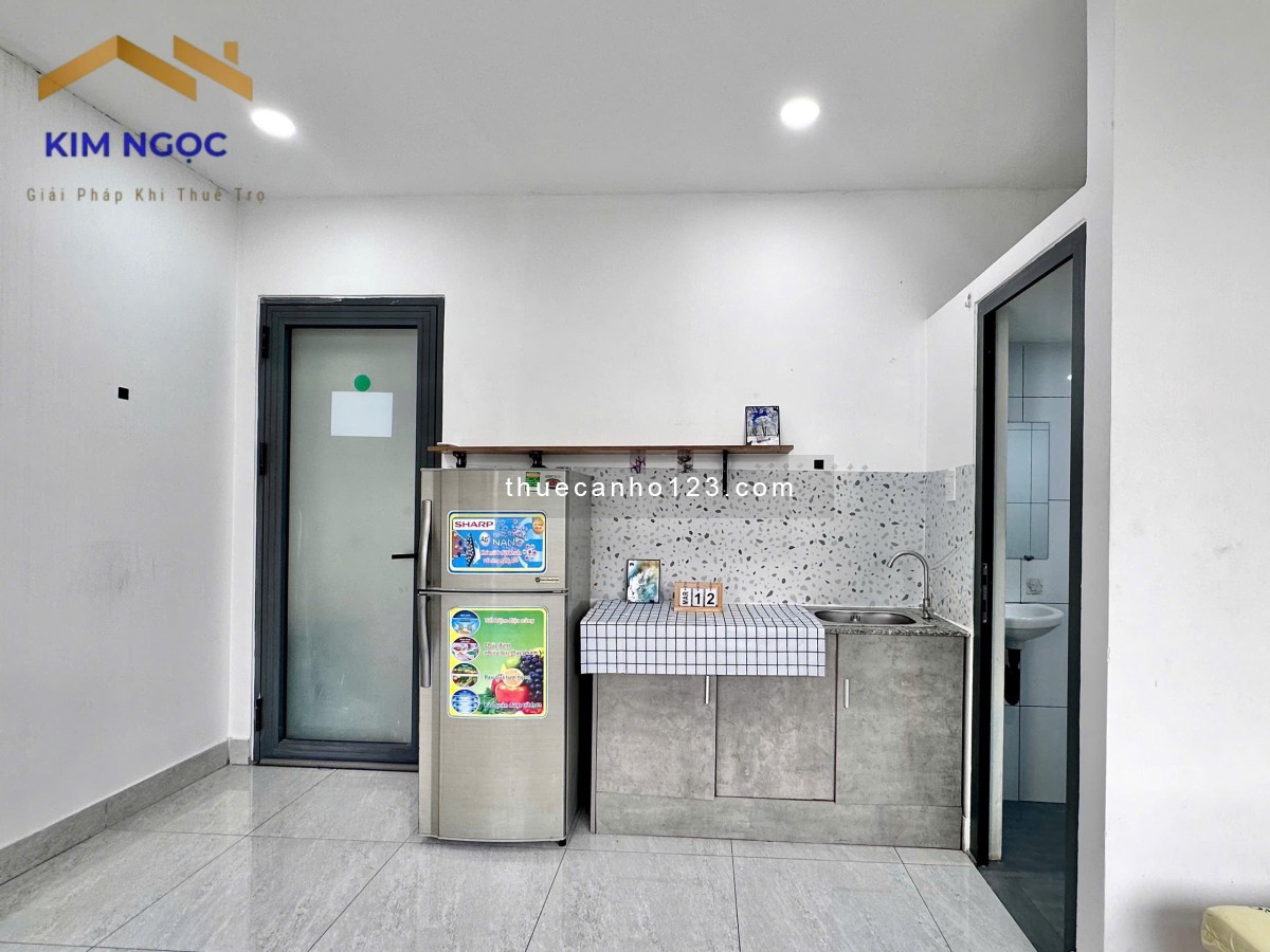 Căn hộ full nội thất có ban công - Gần Đại học Văn Hiến, thuận tiện di chuyển qua Quận 10, Quận 11