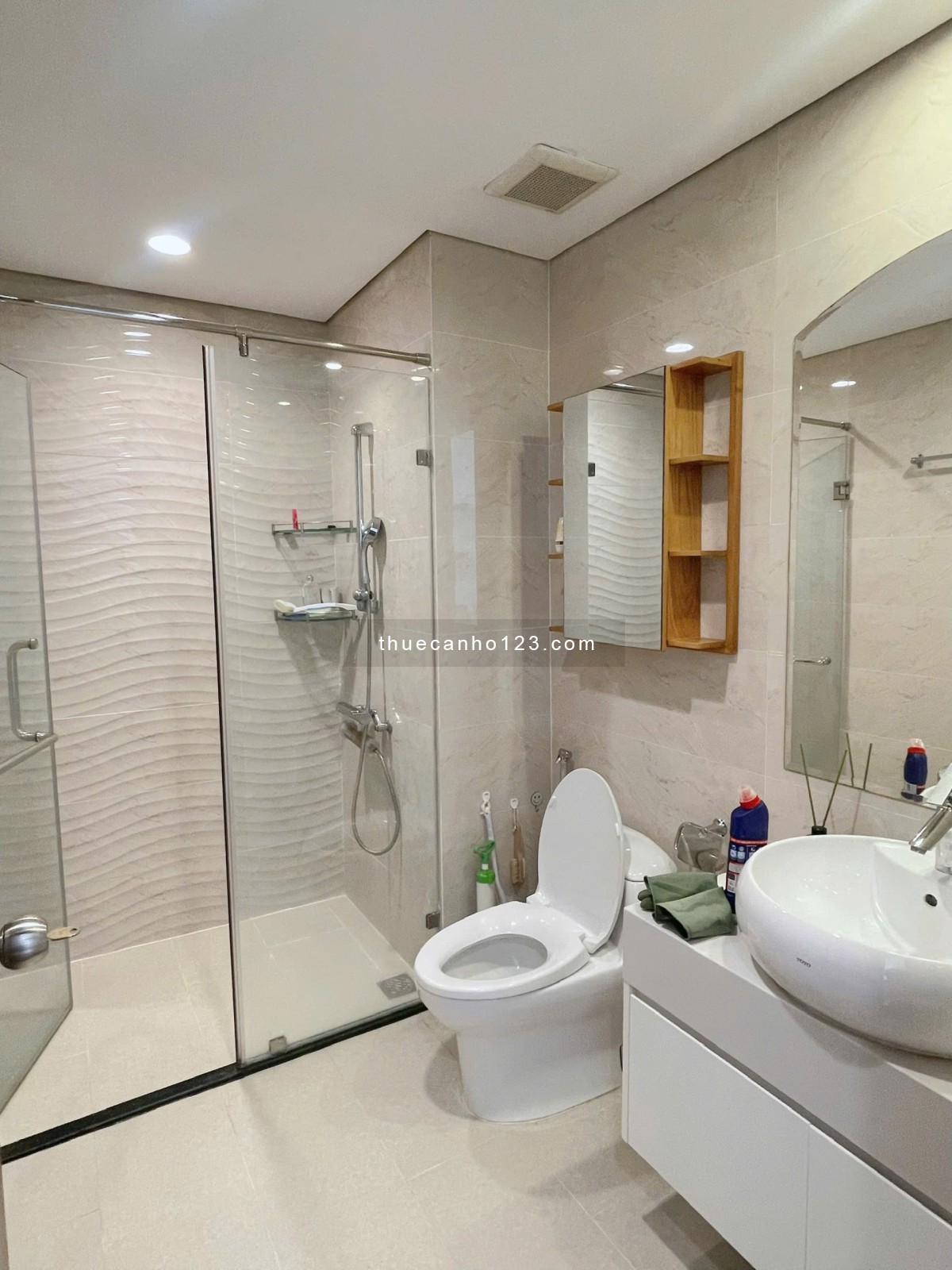 Cần cho thuê gấp căn hộ 2Pn view sông 91m2 giâ chỉ 25 triệu tại Vinhomes Central Park