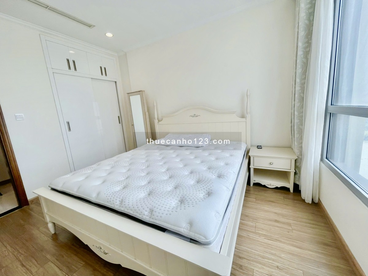 Cần cho thuê gấp căn hộ 2Pn view sông 91m2 giâ chỉ 25 triệu tại Vinhomes Central Park